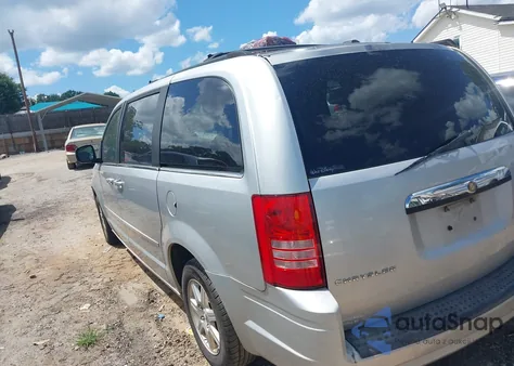 2010 Chrysler Town & Country Touring из США, поврежденный, VIN 2A4RR5D19AR273534